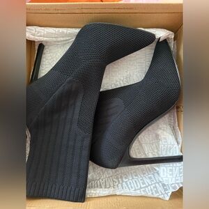 Steve Madden Discreet Boots